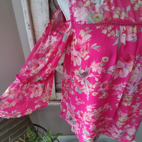 Poppi Women's Ruffe Bell Sleeve Cold Shoulder Top in Pink Floral Metallic - Picture 3 of 8